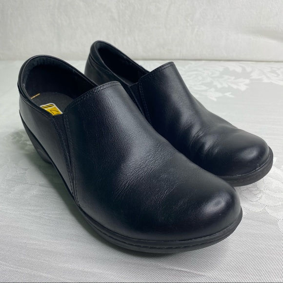clarks slip resistant shoes